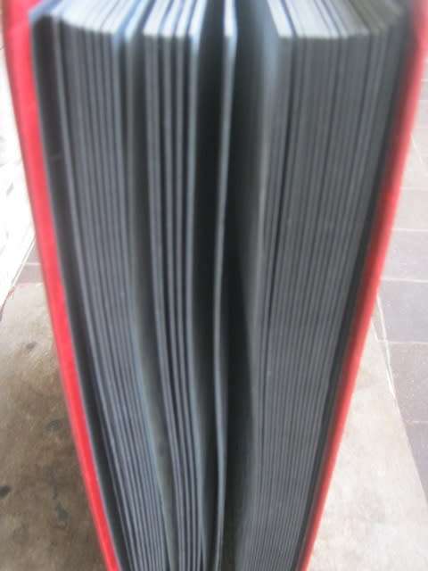 EMPTY STOCKBOOK (RED, PADDED AND WITH 60 x BLACK PAGES) - VERY GOOD CONDITION