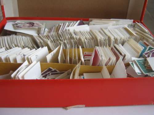 GOLF BALL BOX FULL OF GB QEII MACHINS AND COMMEMORATIVES - MOSTLY SORTED