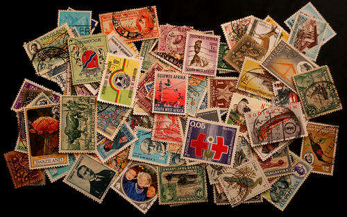 SELECTION OF 100 WORLDWIDE STAMPS