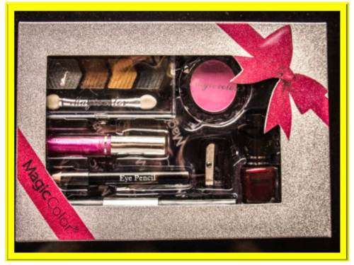 MAKE UP KIT IN GIFT BOX