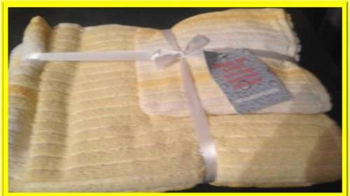 SET OFF 3 TOWELS - GREAT GIFT