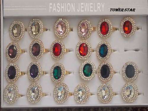 NEW!!!!  RING WITH HUGE SWAROVSKI CHARACTERISTICS FITS SIZE 5 TO 25 Free import