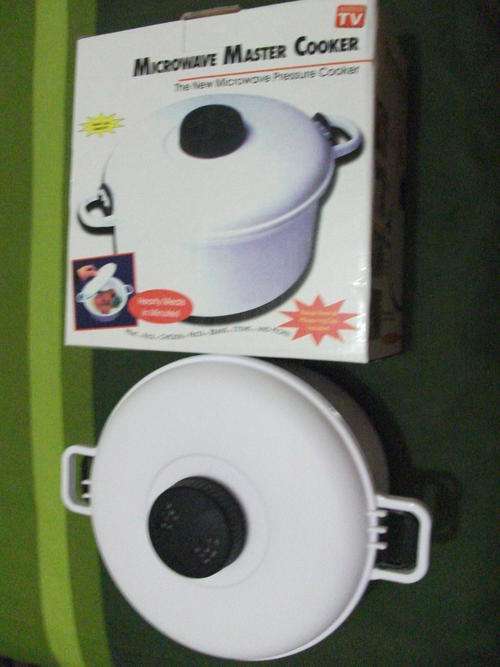 GIANT 2.85 LITRE MICROWAVE PRESSURE COOKER HEARTY MEALS IN MINUTES!!!