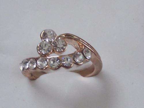 ITALIAN DESIGNER GOLD RING WITH SIM DIAMANTE SIZE 17,18