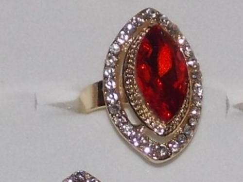 IMPORTED  DESIGNER HIS OR HERS  GOLD RING WITH SWAROVSKI CHARACTERISTICS FITS ALL SIZES Free import