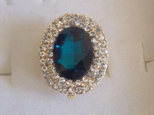 NEW! IMPORTED  DESIGNER GOLD FILLED RING HUGE SWAROVSKI CHARACTERISTICS (FITS ALL SIZES)