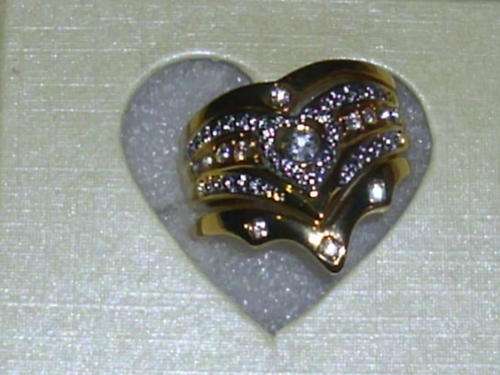 INTERNATIONAL IMPORT GOLD FUSION 3 PIECE LOOKS LIKE 5 PIECE RING WITH SIM DIAMONDS ADDED SIZE 9