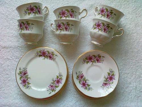VINTAGE QUEEN ANNE BONE CHINA 18 PIECE TEA SET, MADE IN ENGLAND