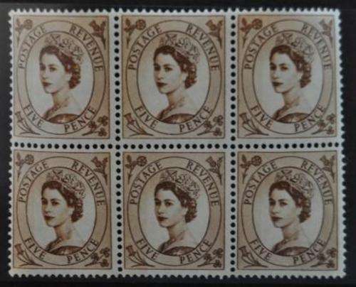 GREAT BRITAIN QUEEN ELIZABETH II - 5p BLOCK OF STAMPS - L/H/M
