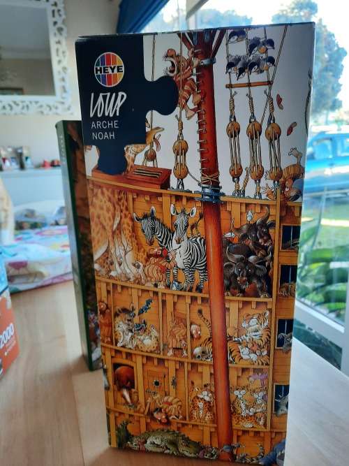 Heye `Noah`s Ark` 2 000 piece puzzle by Artist Loup