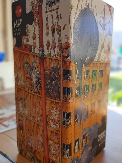 Heye `Noah`s Ark` 2 000 piece puzzle by Artist Loup