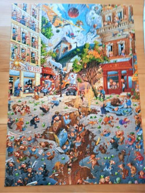Heye `Ármageddon` 2 000 piece puzzle by Artist Loup