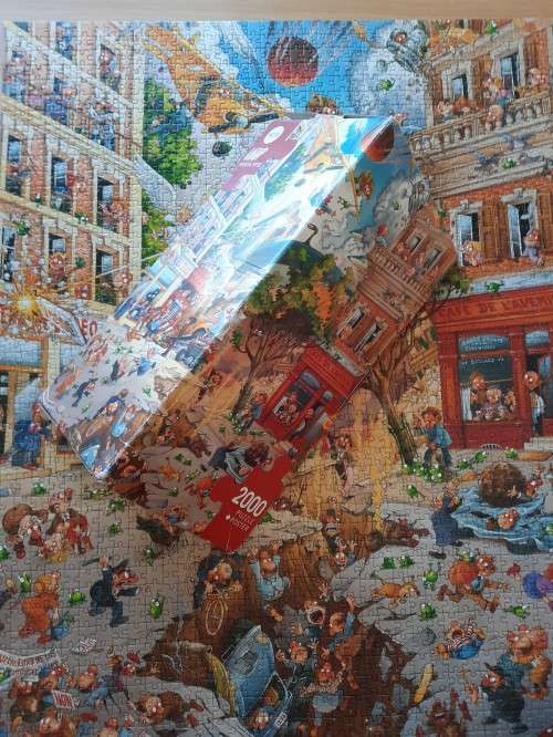Heye `Ármageddon` 2 000 piece puzzle by Artist Loup