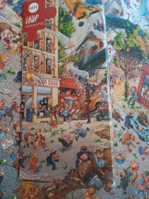 Heye `Ármageddon` 2 000 piece puzzle by Artist Loup