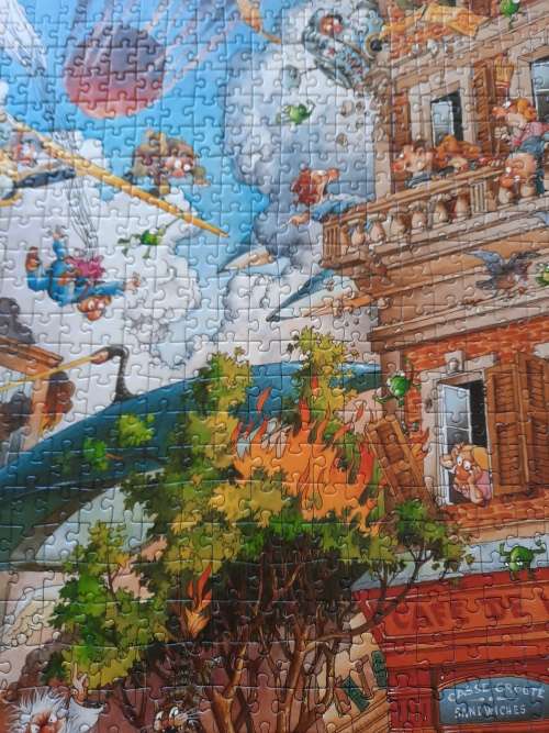 Heye `Ármageddon` 2 000 piece puzzle by Artist Loup