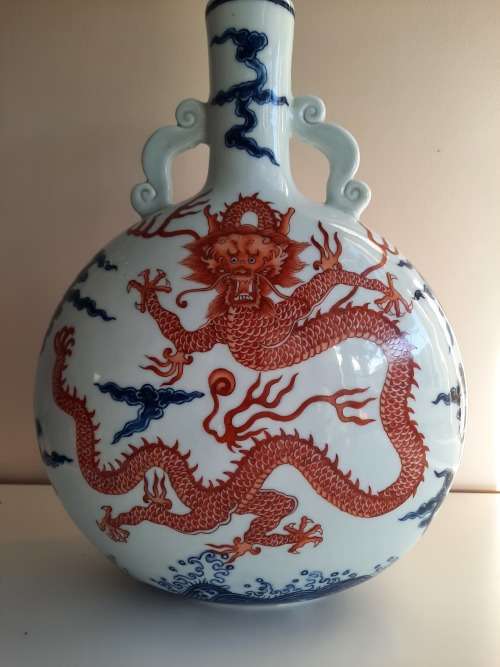 Chinese `Dragon Vase` Stunning
