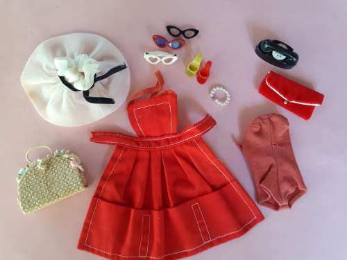 Acc to various Barbie outfits from '59-'62