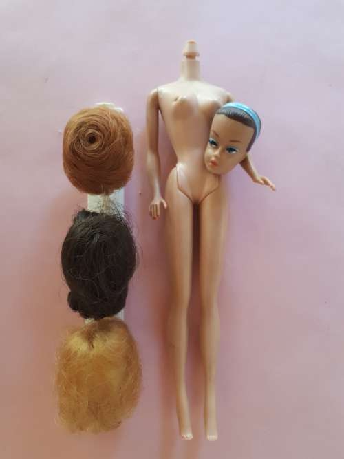 Vintage Fashion Queen Barbie doll