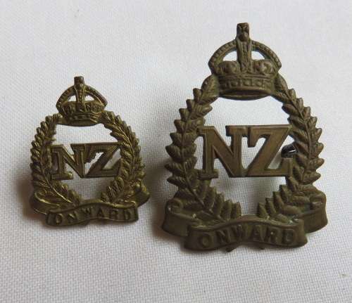 NEW ZEALAND FORCES WW2 CAP & COLLAR-LUGS INTACT