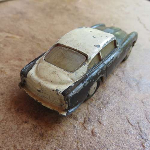 CORGI TOYS ASTON MARTIN D.B.4