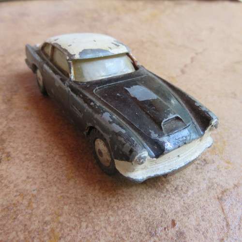 CORGI TOYS ASTON MARTIN D.B.4