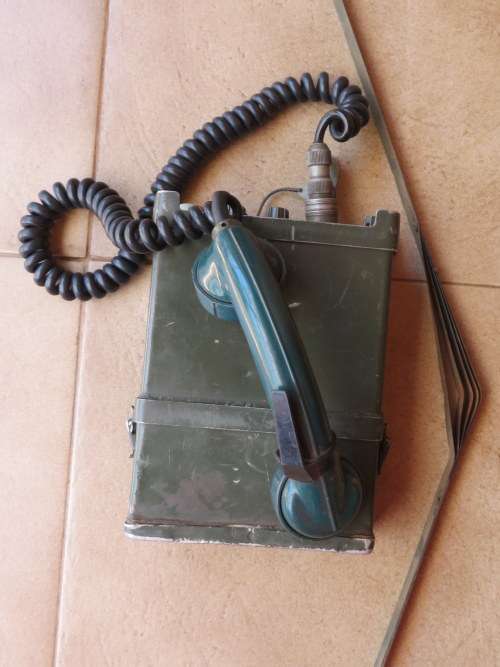 RHODESIAN USED (GREEN HANDSET)S0/53 PORTABLE RADIO,USED FOR SHORT RANGE TACTICAL COMMUNICATIONS-WOR