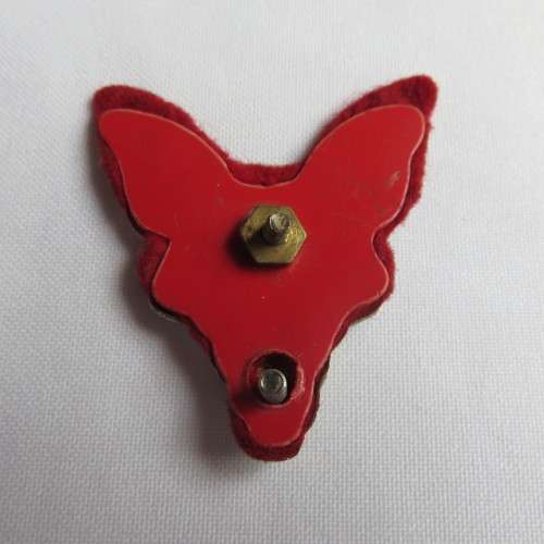 INTELLIGENCE SCHOOL GUARD UNIT-CHROMED BERET BADGE-ON RED FELT-LUGS INTACT