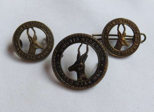 UNION DEFENCE FORCE GENERAL SERVICE BRASS CAP & COLLARS -WORN 1940-45-LUGS INTACT