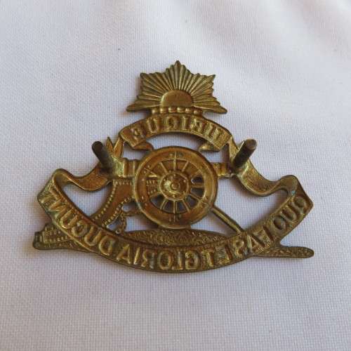 OFS UNIVERSITY REGIMENT CAP BADGE-2X SCREW LUGS-WORN FROM 1964