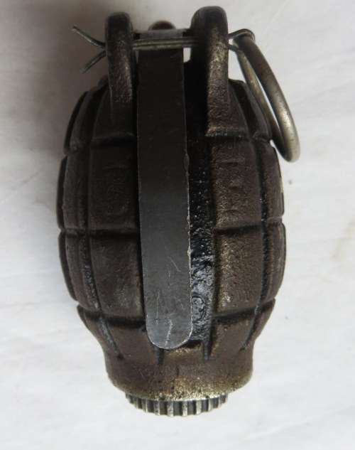 WW2 BRITISH MILLS HAND GRENADE -DEACTIVATED.-COMPLETE CONDITION
