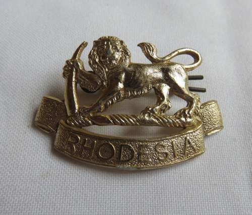 RHODESIAN STAFF CORPS CAP BADGE- 2 LUGS