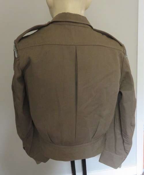 ORIGINAL MILITARY ISSUE BUNNY JACKET WITH MILITARY AND PURE WOOL LABELS-SIZE MEDIUM-MEASURES 50CM A