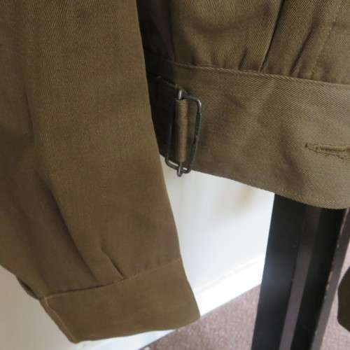 ORIGINAL MILITARY ISSUE BUNNY JACKET WITH MILITARY AND PURE WOOL LABELS-SIZE MEDIUM-MEASURES 50CM A