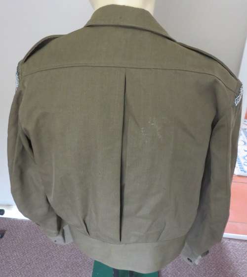 ORIGINAL MILITARY ISSUE BUNNY JACKET WITH MILITARY & PURE WOOL LABELS-SIZE MEDIUM-MEASURES 55CM ARMP