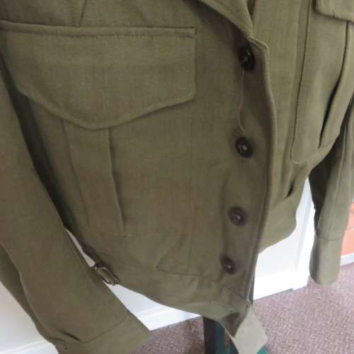 ORIGINAL MILITARY ISSUE BUNNY JACKET WITH MILITARY & PURE WOOL LABELS-SIZE MEDIUM-MEASURES 55CM ARMP