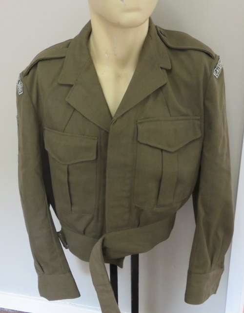 ORIGINAL MILITARY ISSUE BUNNY JACKET WITH MILITARY & PURE WOOL LABELS-SIZE MEDIUM-MEASURES 55CM ARMP