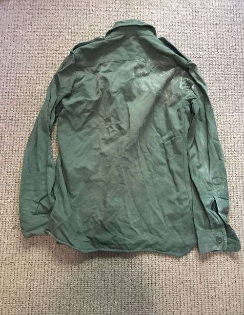 RECCE TRAINING GREENS SHIRT -SIZE SMALL-MEASURES 46CM ARMPIT TO ARMPIT-ORIGINAL