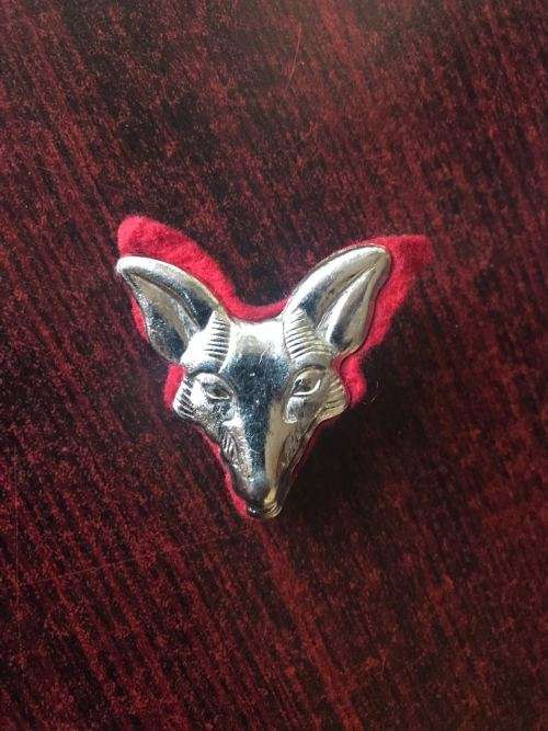 INTELLIGENCE SCHOOL GUARD UNIT CHROMED BERET BADGE WITH BACKING- 2X SCREW LUGS