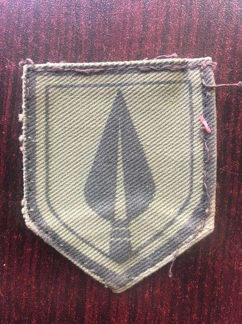 RHODESIA PFUMO RE VANHU HAT BADGE-1978-80