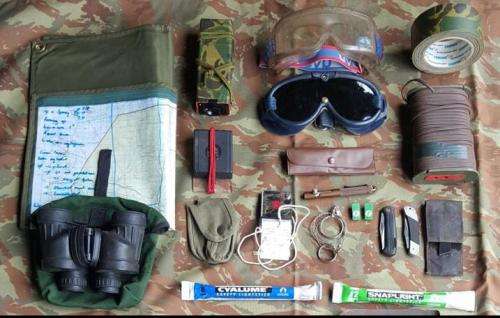 RECCE MIRRORS SOS TYPE 644-4X4 CM WITH AN ATTACHMENT THAT SWIVELS AT THE BACK