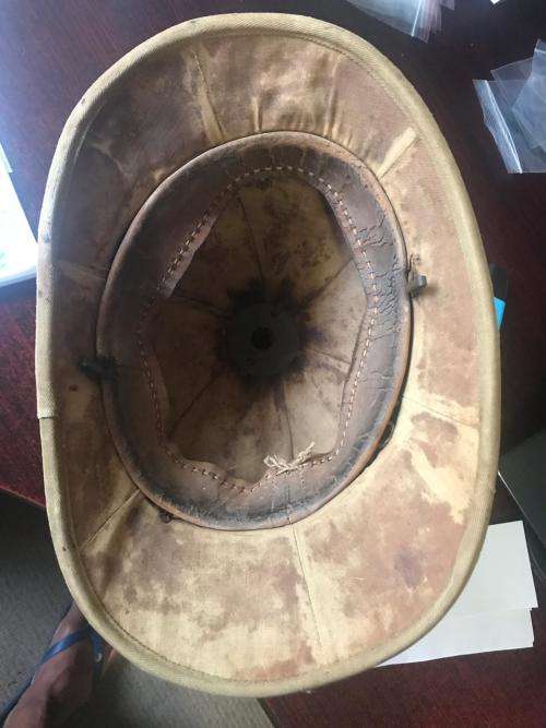 SA WW2 PITH HELMET-PLEASE NOTE BOTH SIDES HAVE THE ORIGINAL CLOTH ARTILLERY BADGES