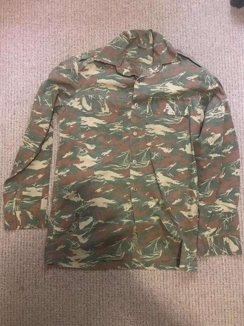 ORIGINAL KOEVOET LONG SLEEVE SHIRT-SIZE MEDIUM -MEASURES 55 CM ARMPIT TO ARMPIT-ONE TEAR AS ON PICS-