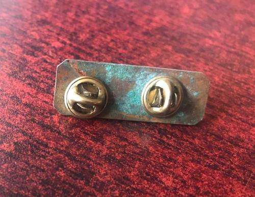 SA ARMY MARKSMAN QUALIFICATION BADGE-BRONZE RIFLE- 2 PINS