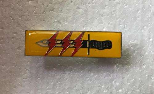 61 MECHANIZED BATTALION GROUP OPERATIONS PARTICIPATION BADGE-BLACK HANDLE VARIATION- 2 PINS-ORIGINAL