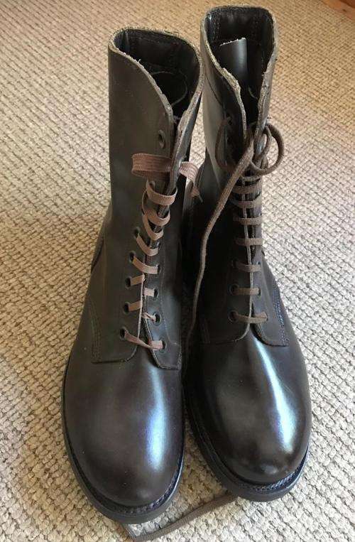 SADF ARMY BOOTS-SIZE 8- NEW