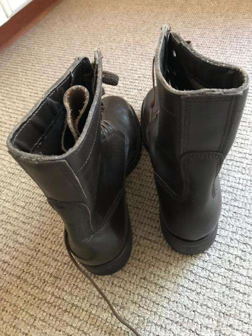 SADF ARMY BOOTS-SIZE 8- NEW