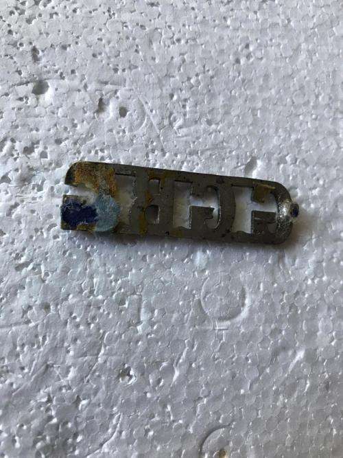 UNKNOWN WHITE METAL TITLE- NO LUGS