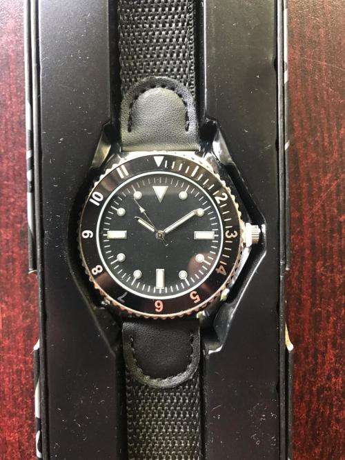 REPLICA OF THE US NAVY DIVERS WATCH-WORN 1970'S-WITH 15 PAGE BOOKLET ON THE HISTORY BEHIND IT