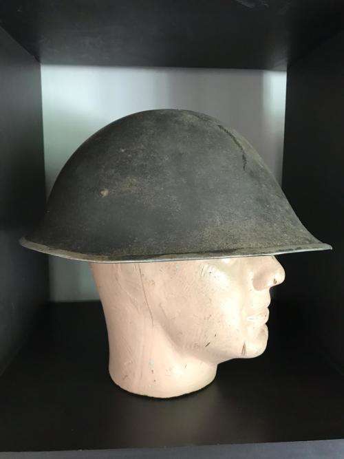 WW2 BRITISH MARK IV TURTLE SHELL COMBAT HELMET