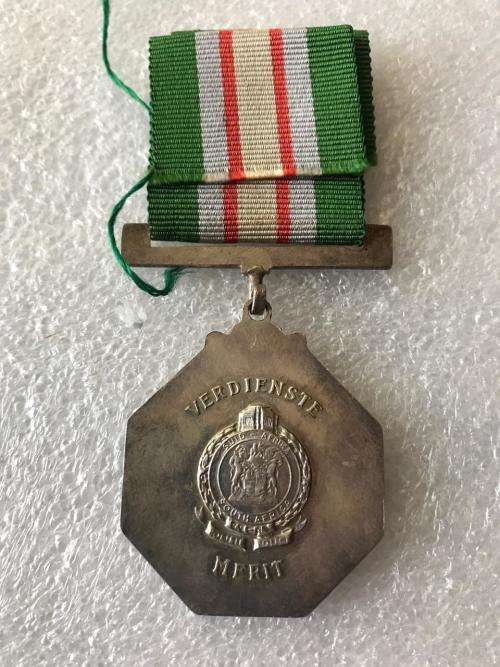 FULL SIZE SA RAILWAY POLICE STAR FOR FAITHFUL SERVICE(1980) AWARDED TO S./SERS E.R. BEZUIDENHOUT 15.